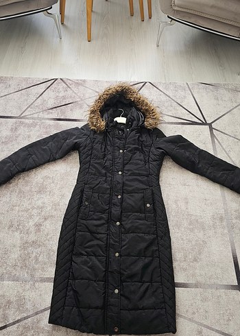 Siyah Uzun Kürklü Kapüşonlu Mont - Görsel 2