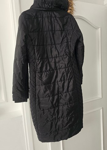 Siyah Uzun Kürklü Kapüşonlu Mont - Görsel 3