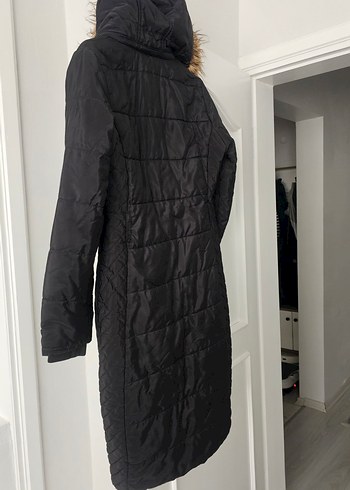 Siyah Uzun Kürklü Kapüşonlu Mont - Görsel 4