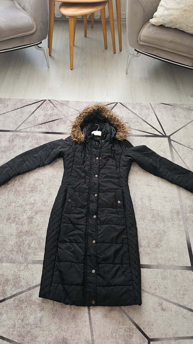 Siyah Uzun Kürklü Kapüşonlu Mont - Görsel 2