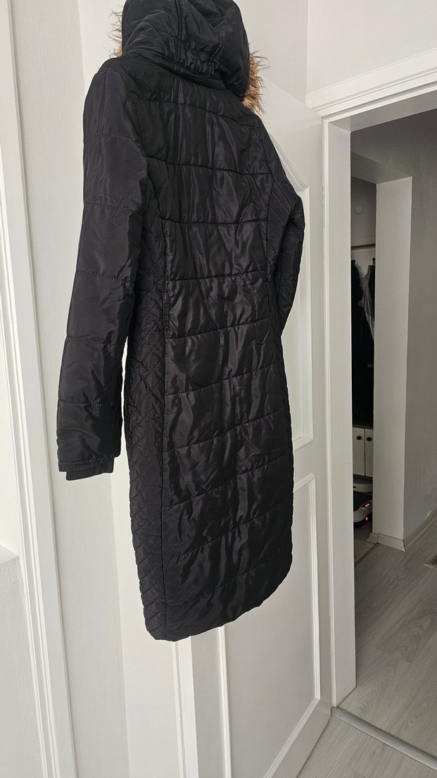 Siyah Uzun Kürklü Kapüşonlu Mont - Görsel 5