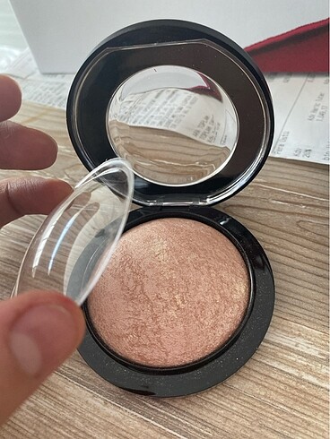MAC Orijinal faturalı doğal parıltılı highlighter