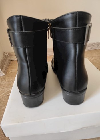 Kadın Siyah Deri Tokalı Topuklu Bot - Görsel 6