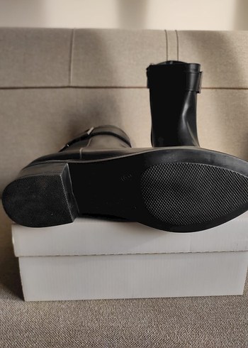 Kadın Siyah Deri Tokalı Topuklu Bot - Görsel 3