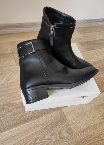 Kadın Siyah Deri Tokalı Topuklu Bot - Görsel 5