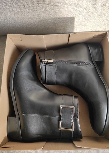 Kadın Siyah Deri Tokalı Topuklu Bot - Görsel 8