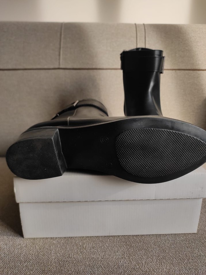 Kadın Siyah Deri Tokalı Topuklu Bot - Görsel 3