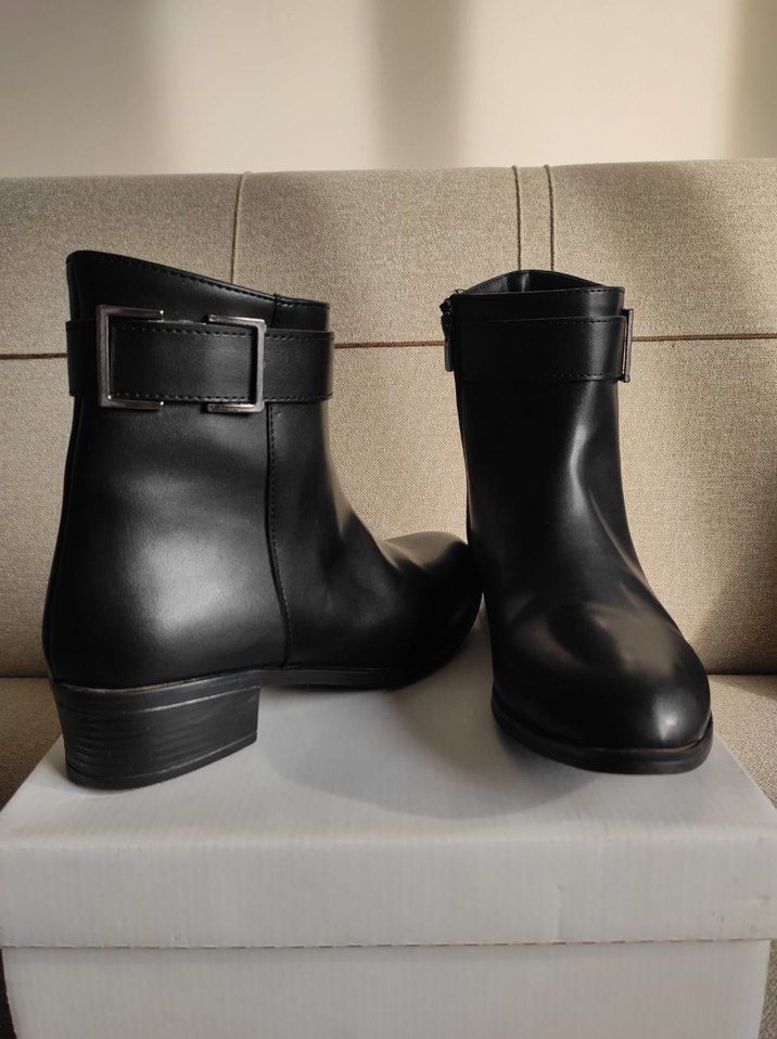 Kadın Siyah Deri Tokalı Topuklu Bot - Görsel 4