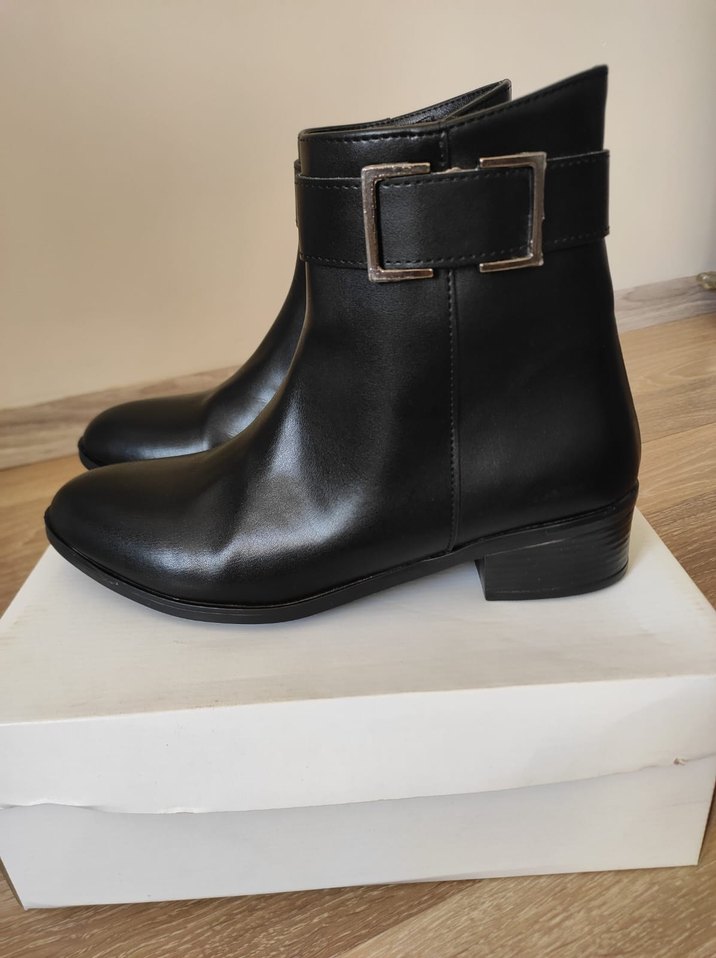 Kadın Siyah Deri Tokalı Topuklu Bot - Görsel 2