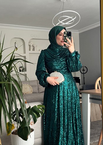 Bir kez giyilmiş abiye, şal dahil