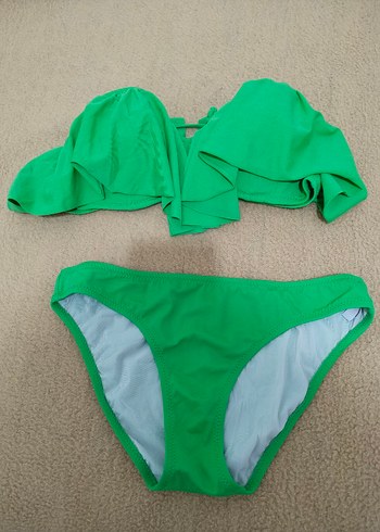 Yeşil Askılı Kadın Bikini