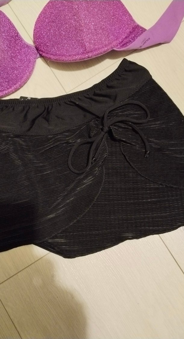 Mor Mini Strappy Bikini Üstü ve Siyah Etek - Görsel 2