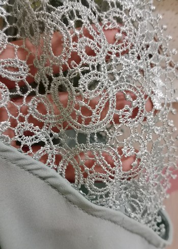 Dantel Detaylı Turkuaz V Yaka Kolsuz Bluz - Görsel 4