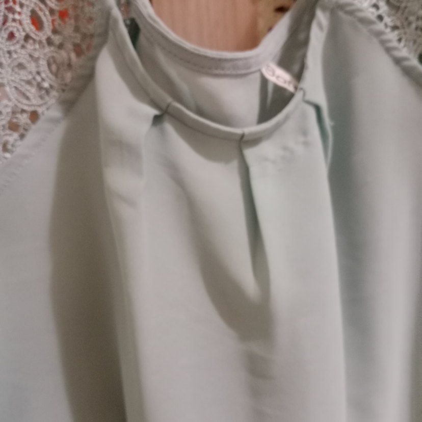 Dantel Detaylı Turkuaz V Yaka Kolsuz Bluz - Görsel 5