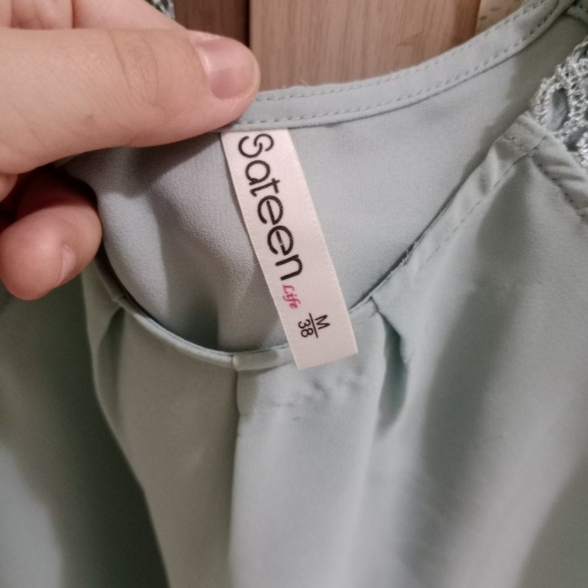 Dantel Detaylı Turkuaz V Yaka Kolsuz Bluz - Görsel 3