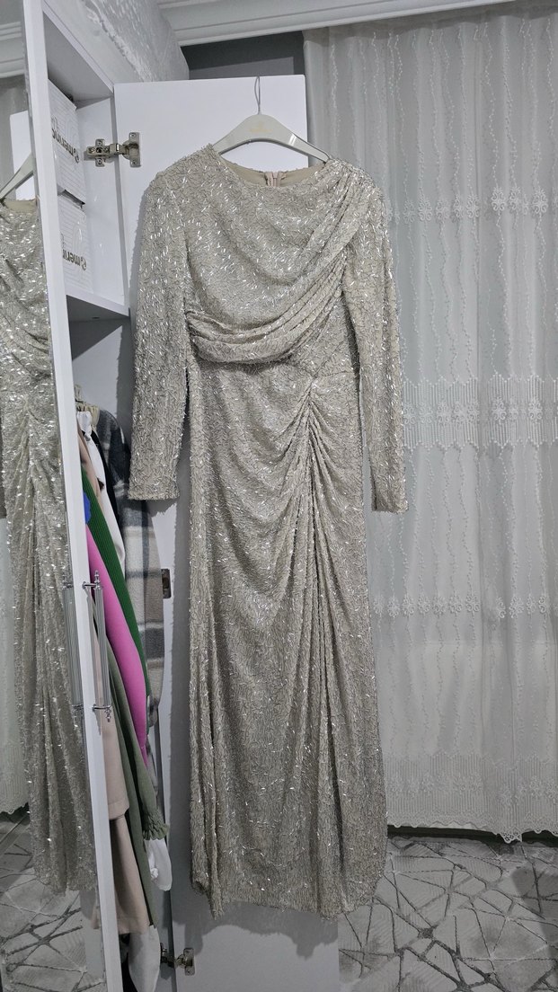 Uzun Kollu Beyaz Drapeli Nişan Elbisesi - Görsel 4