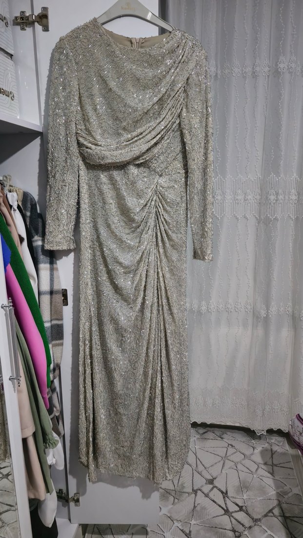 Uzun Kollu Beyaz Drapeli Nişan Elbisesi - Görsel 3