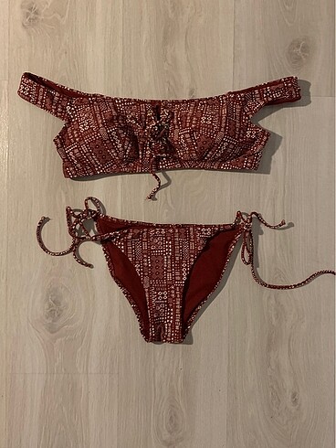 Penti bordo bikini