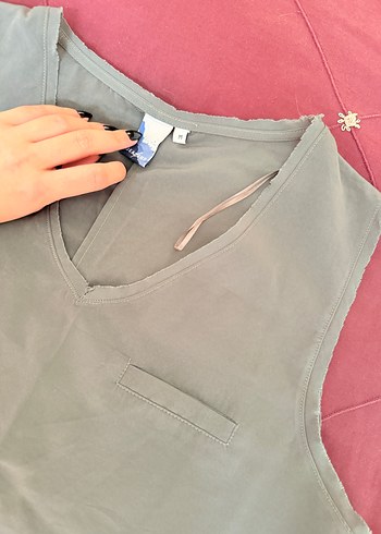 Kolsuz V Yakalı Bluz - Görsel 2