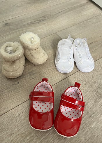 Kız Bebek üç adet İlk Adım Ayakkabısı