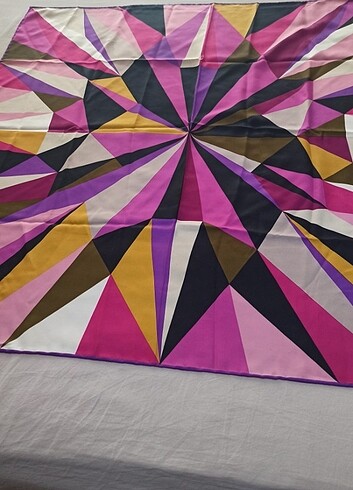 Geometrik desenli eşarp 