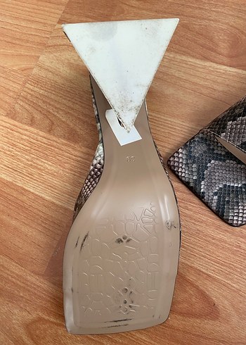 Yılan derisi topuklu terlik - Görsel 3