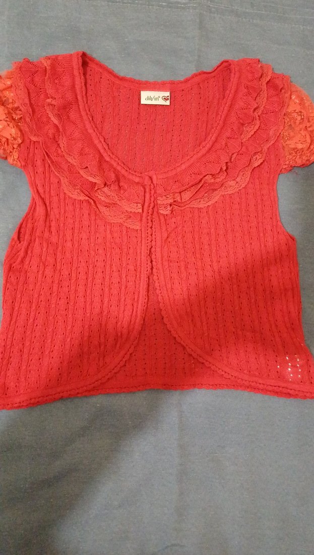 Kırmızı fırfır yaka  delikli Kolsuz Bolero - Görsel 2