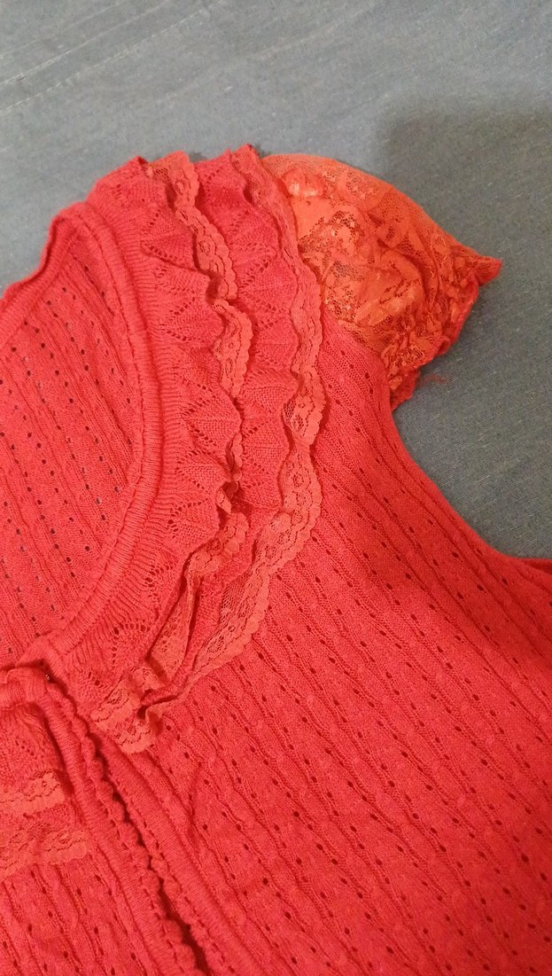 Kırmızı fırfır yaka  delikli Kolsuz Bolero - Görsel 5