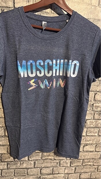moschino tişört