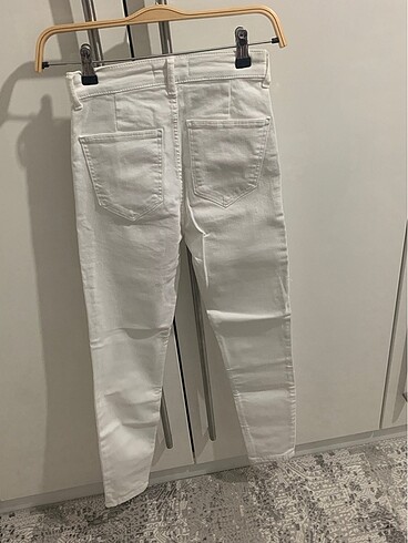 36 Beden beyaz Renk Zara beyaz jean