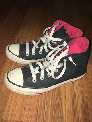 Converse kirmizi siyah beyaz ayakkabi