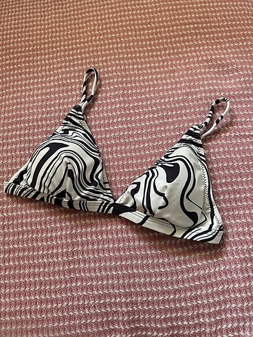 Soyut Desenli Bikini Üstü