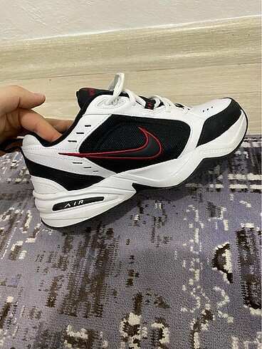 Nike monarch