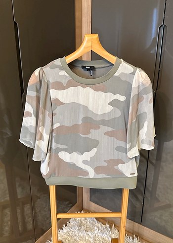 DKNY Haki Kamuflajli Rahat Bisiklet Yaka Bluz