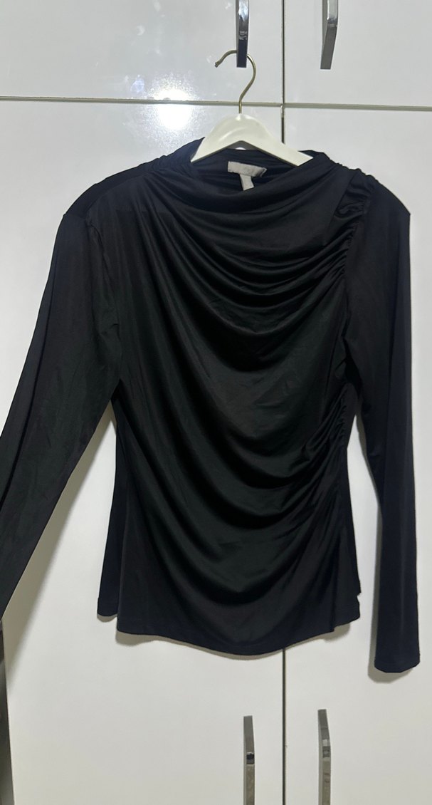 Siyah Drapeli Yüksek Yaka Kadın Bluz - Görsel 4