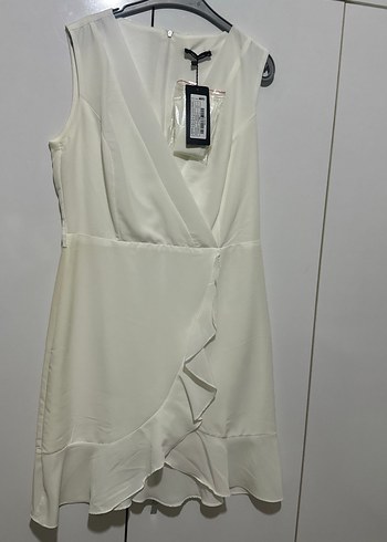 Beyaz Midi Drapeli V Yaka Kolsuz Elbise - Görsel 2