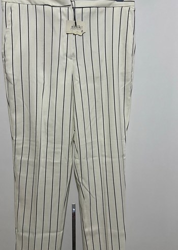 Beyaz Çizgili Kadın Midi Kumaş Pantolon - Görsel 2