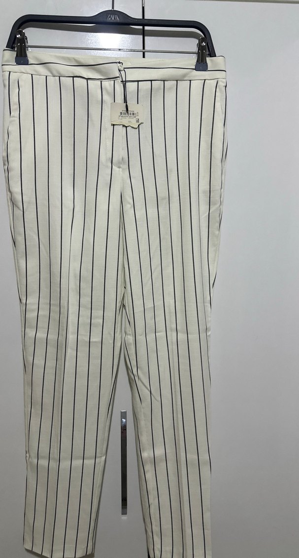 Beyaz Çizgili Kadın Midi Kumaş Pantolon - Görsel 2