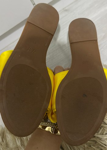 Saten Fiyonk Detaylı Sarı Kadın Terlik - Görsel 4