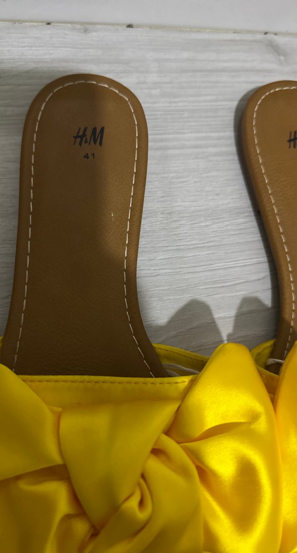 Saten Fiyonk Detaylı Sarı Kadın Terlik - Görsel 3