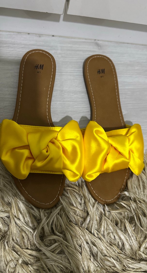 Saten Fiyonk Detaylı Sarı Kadın Terlik - Görsel 2