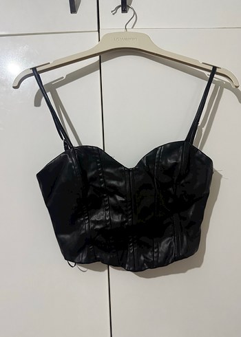 Zara Marka Siyah Deri Gorunumlu İnce Askili Crop Top