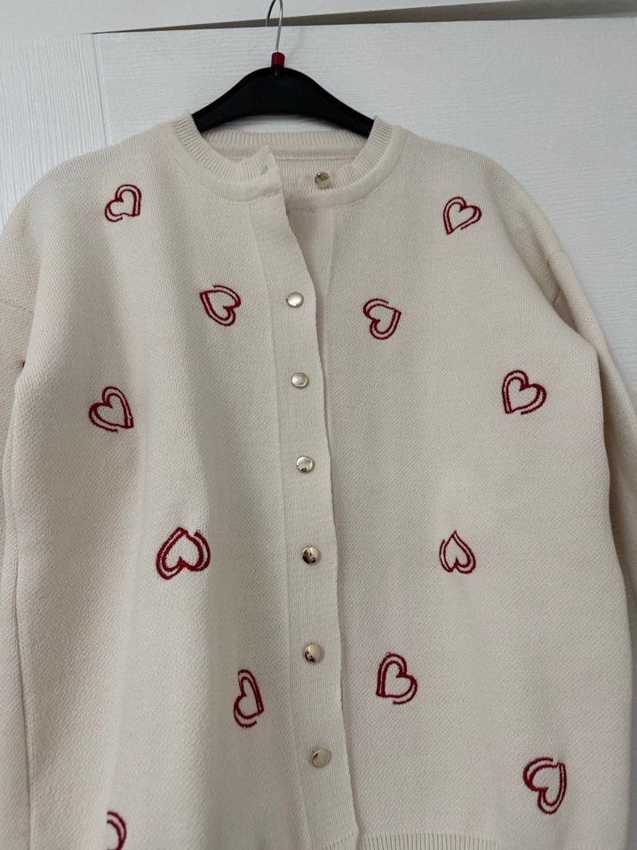 Nakışlı Düğmeli Beyaz Triko Hırka - Görsel 3