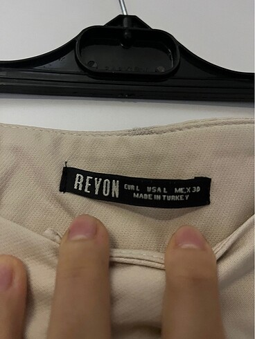 Düğme detaylı pantolon