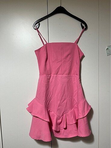 Pembe elbise