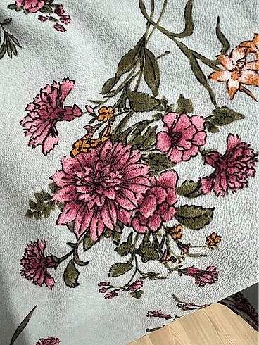 Çiçekli Kısa Elbise - Görsel 3