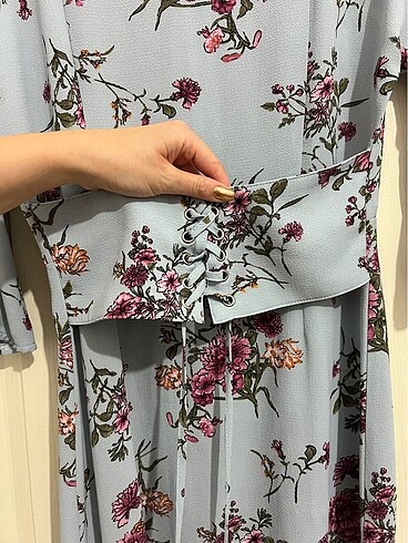 Çiçekli Kısa Elbise - Görsel 2