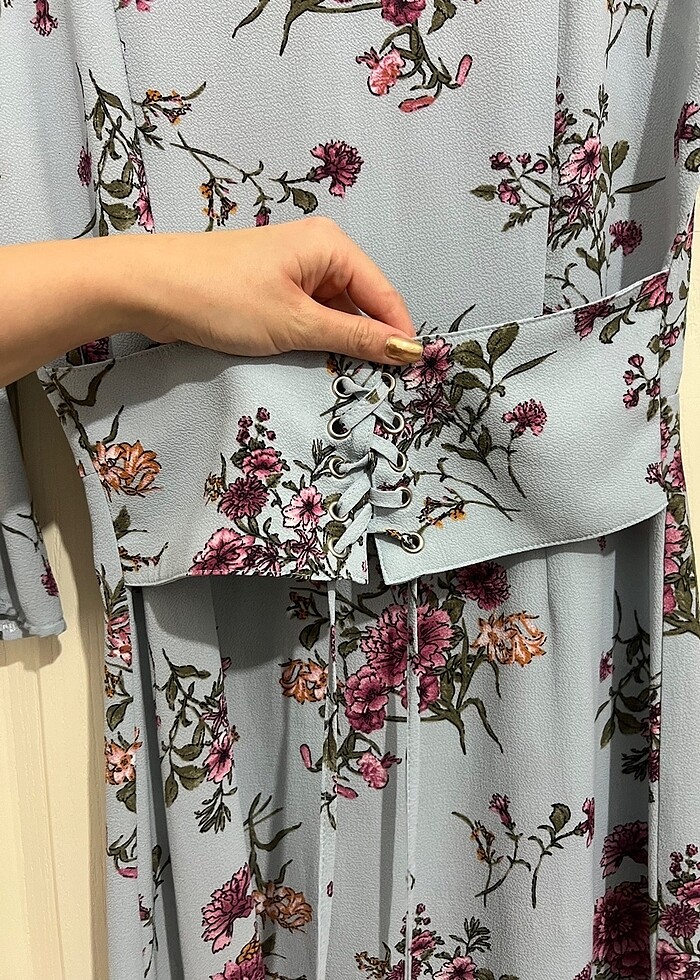Çiçekli Kısa Elbise - Görsel 2
