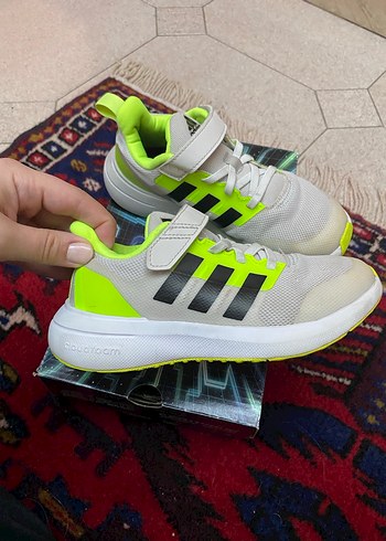 Adidas Erkek Çocuk Beyaz Renkli Cırtcırtlı Spor Ayakkabı - Görsel 4