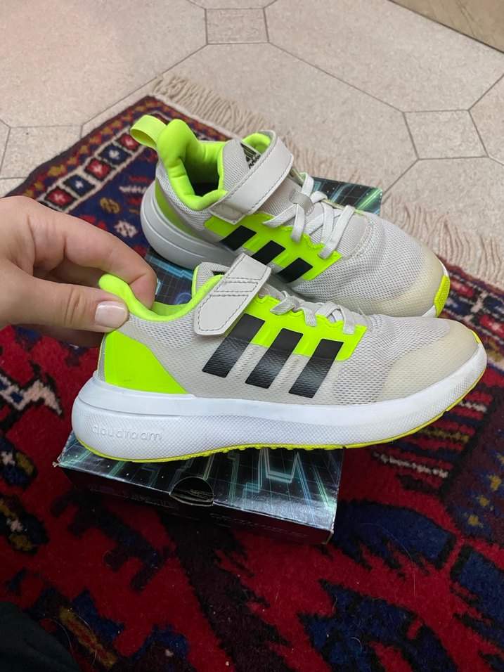 Adidas Erkek Çocuk Beyaz Renkli Cırtcırtlı Spor Ayakkabı - Görsel 4